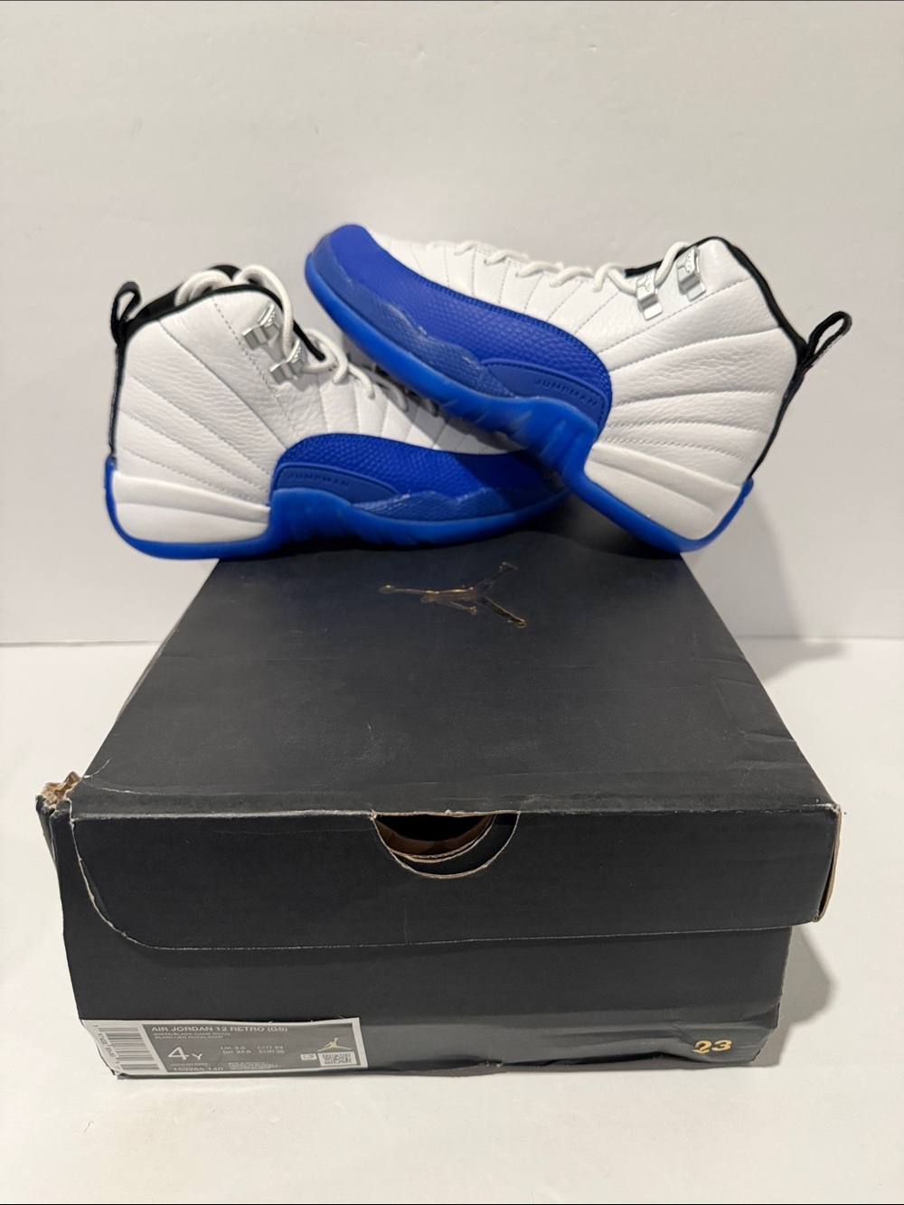 Air Jordan Retro 12 ‘Blueberry’ (GS) Sz: 4
(153265-140)